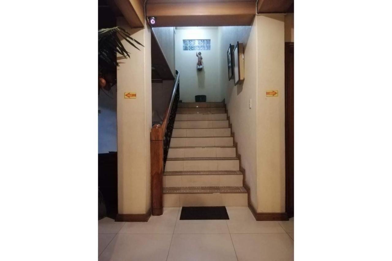 Reddoorz At Casa Marabella Villamonte Bacolod City Kültér fotó